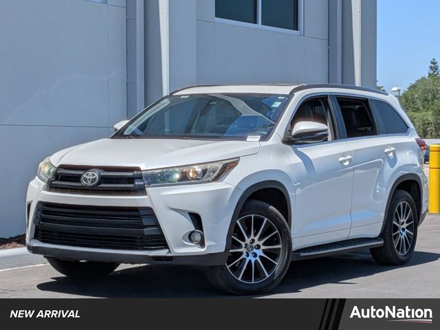 Used 2017 Toyota Highlander SE image 1