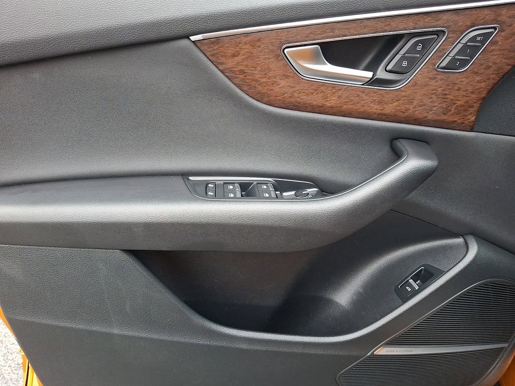 Used 2019 Audi Q8 Premium Plus w/ Premium Plus image 13