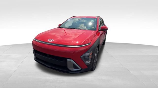 Used 2025 Hyundai Kona SEL FWD image 2
