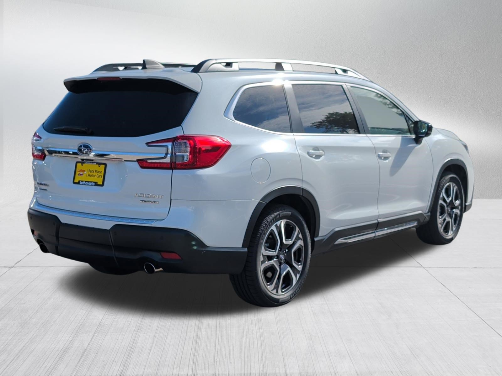Used 2024 Subaru Ascent Limited w/ Technology Package AWD/4WD image 7
