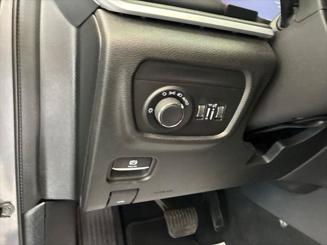 Certified 2024 Jeep Grand Cherokee Altitude AWD/4WD image 11