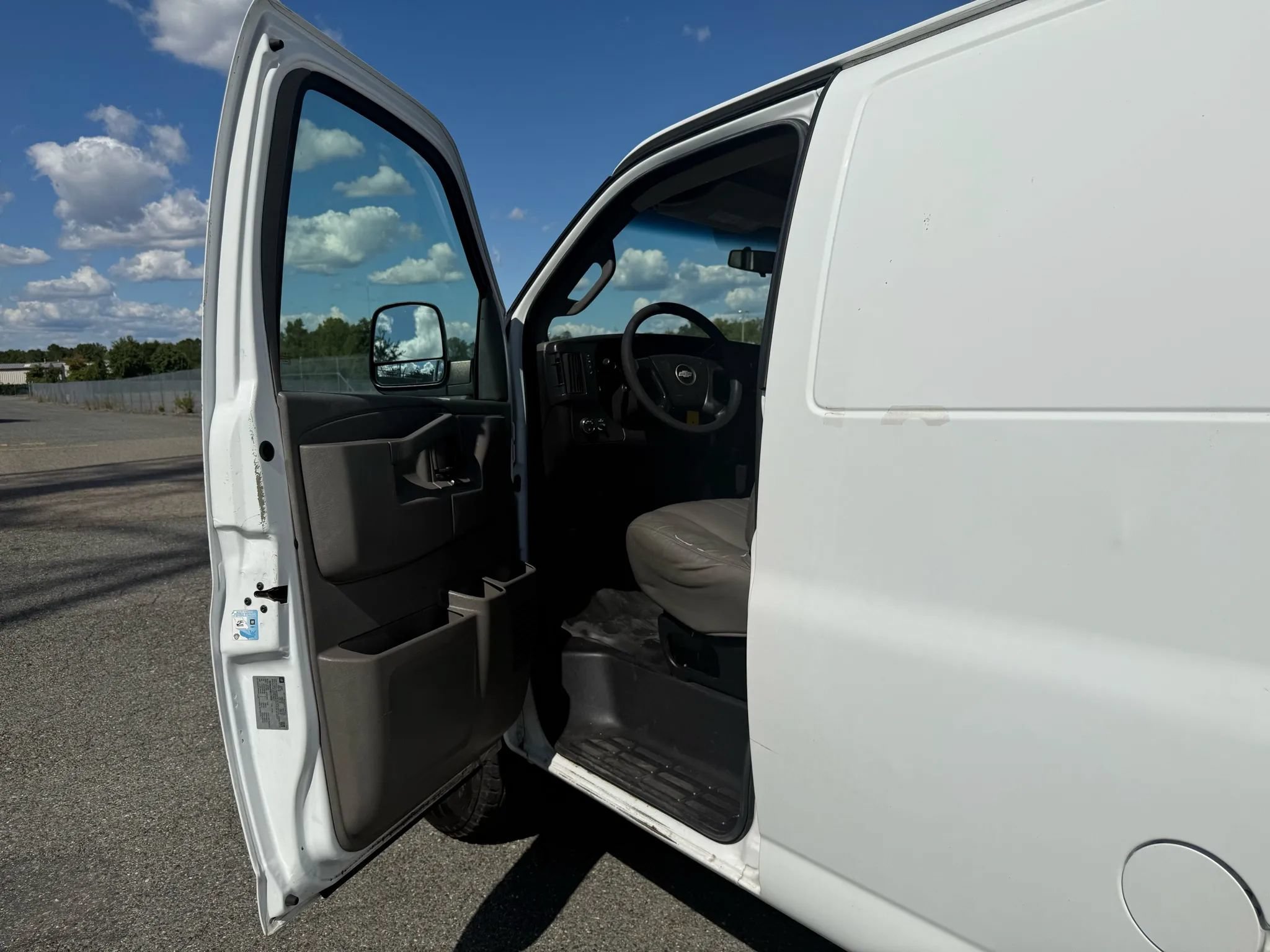 Used 2016 Chevrolet Express 2500 RWD image 16