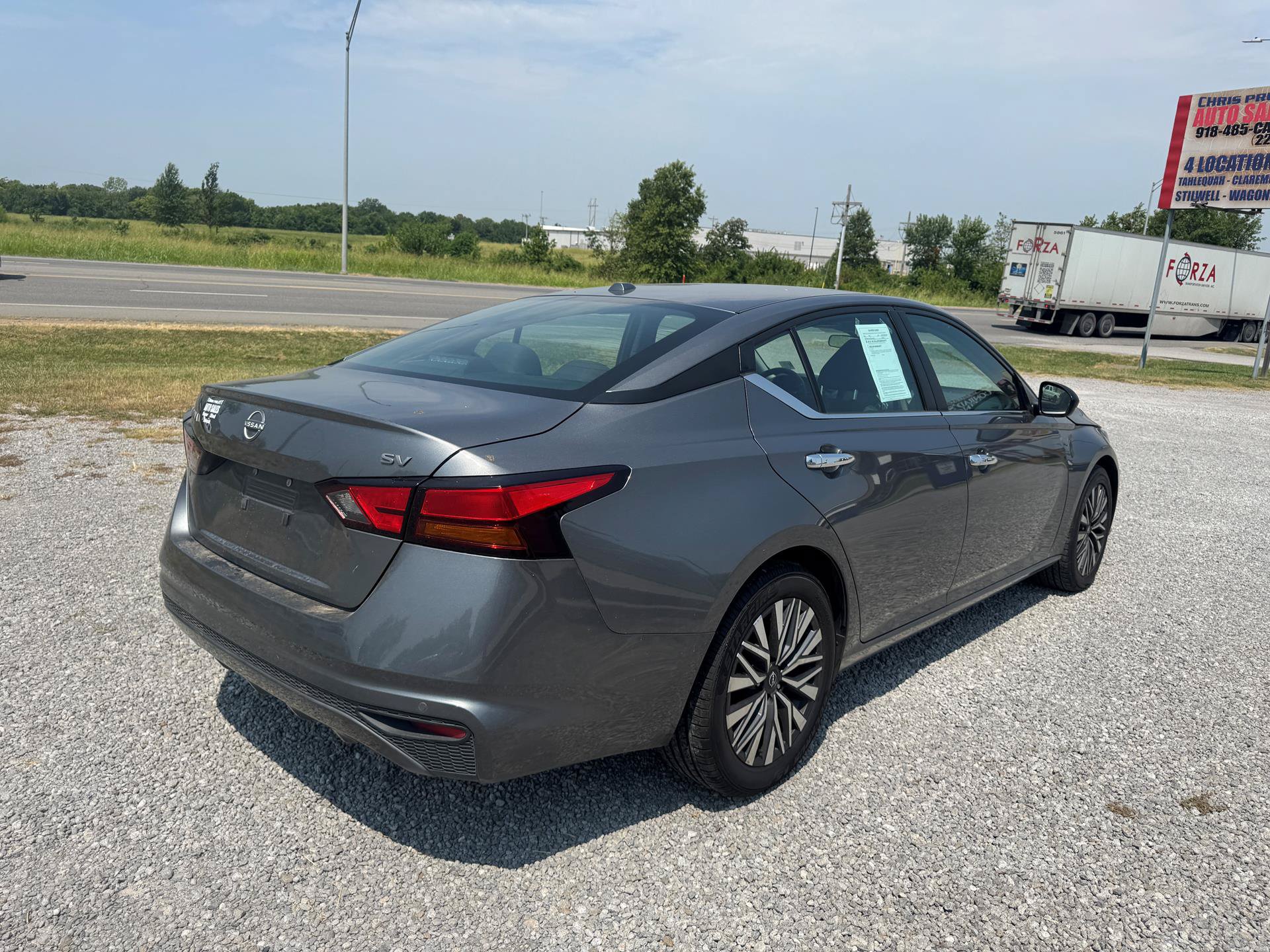 Used 2024 Nissan Altima 2.5 SV FWD image 3