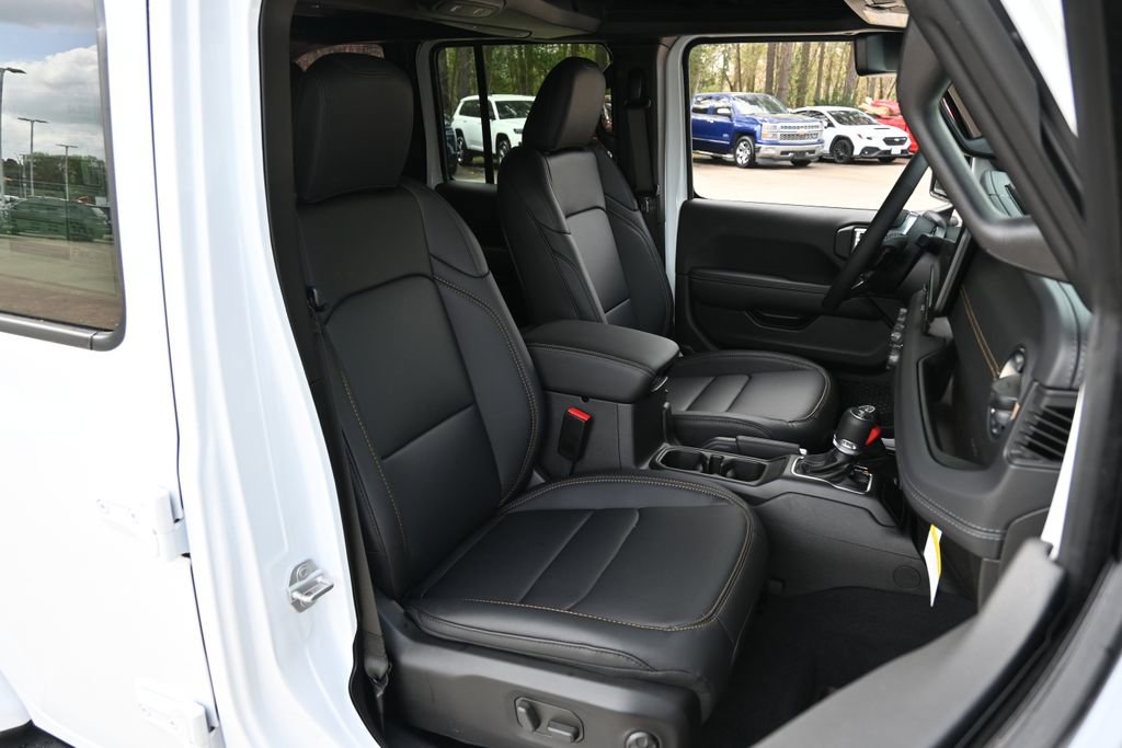New 2026 Jeep Wrangler Unlimited Sahara AWD/4WD image 24