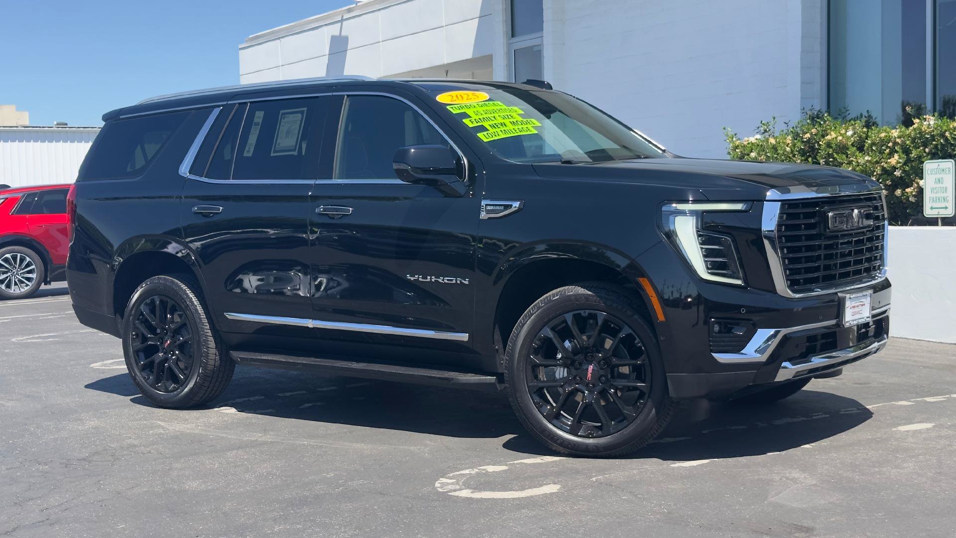 Used 2025 GMC Yukon Elevation AWD/4WD image 2