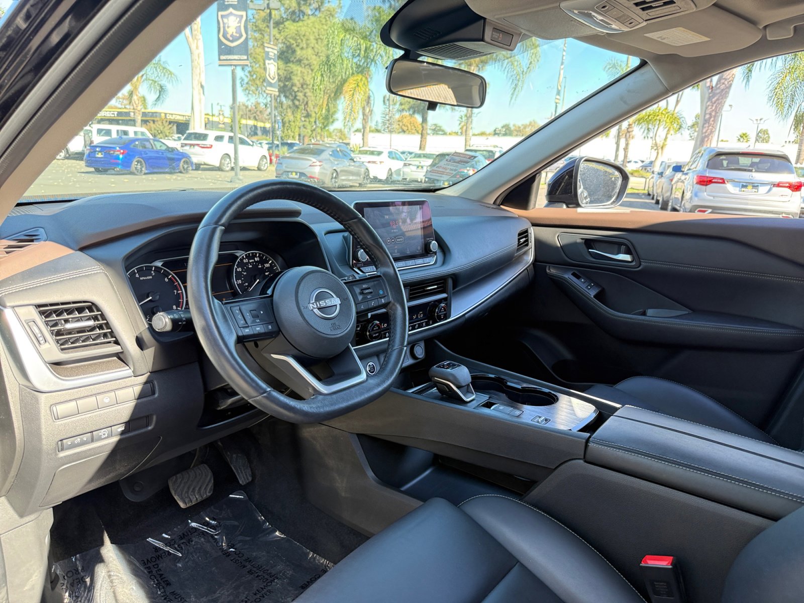 Used 2023 Nissan Rogue SV w/ SV Premium B Package image 15