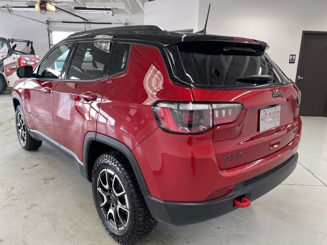 Used 2025 Jeep Compass Trailhawk AWD/4WD image 9