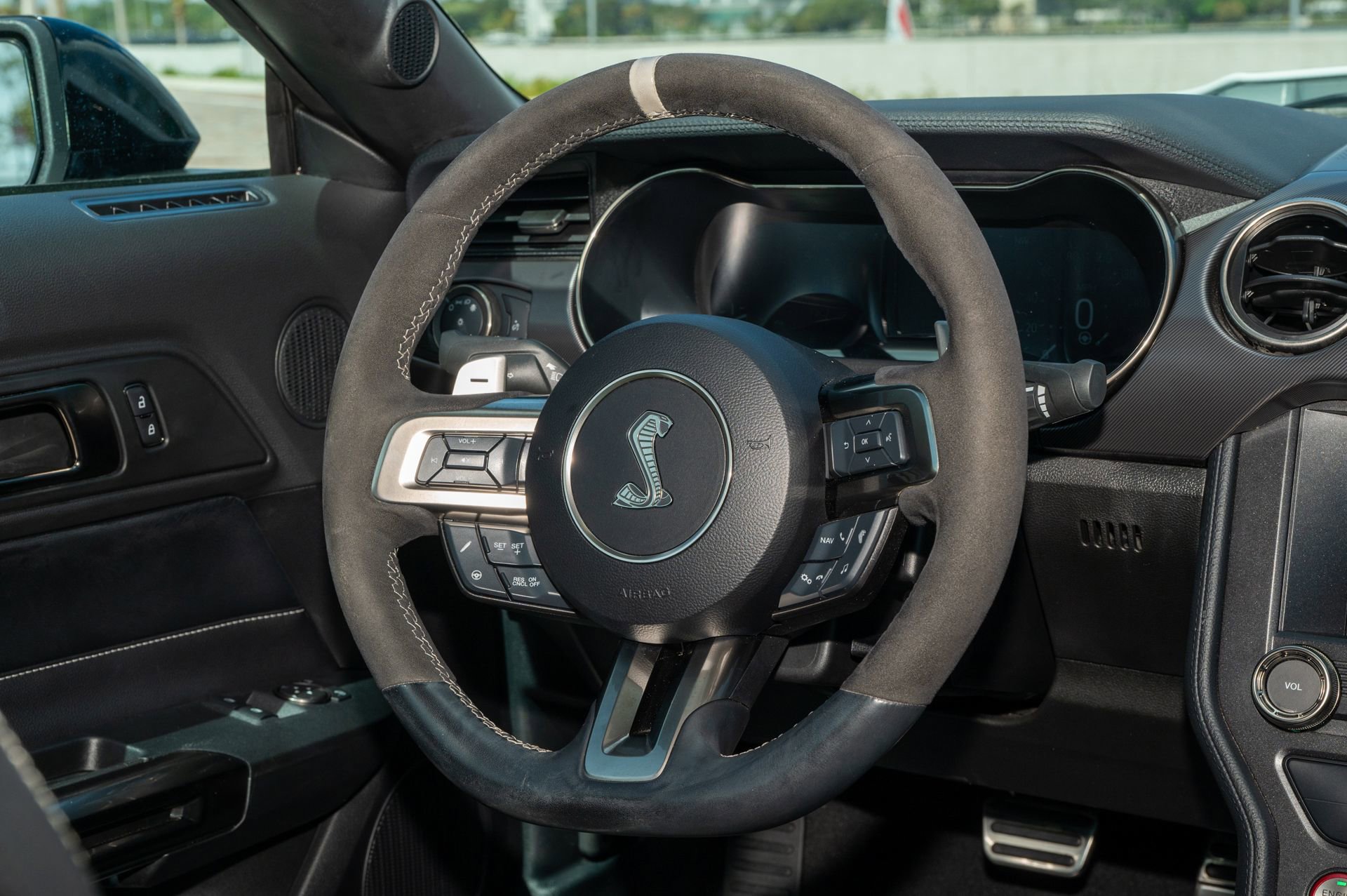 Used 2022 Ford Mustang Shelby GT500 w/ Technology Package image 18