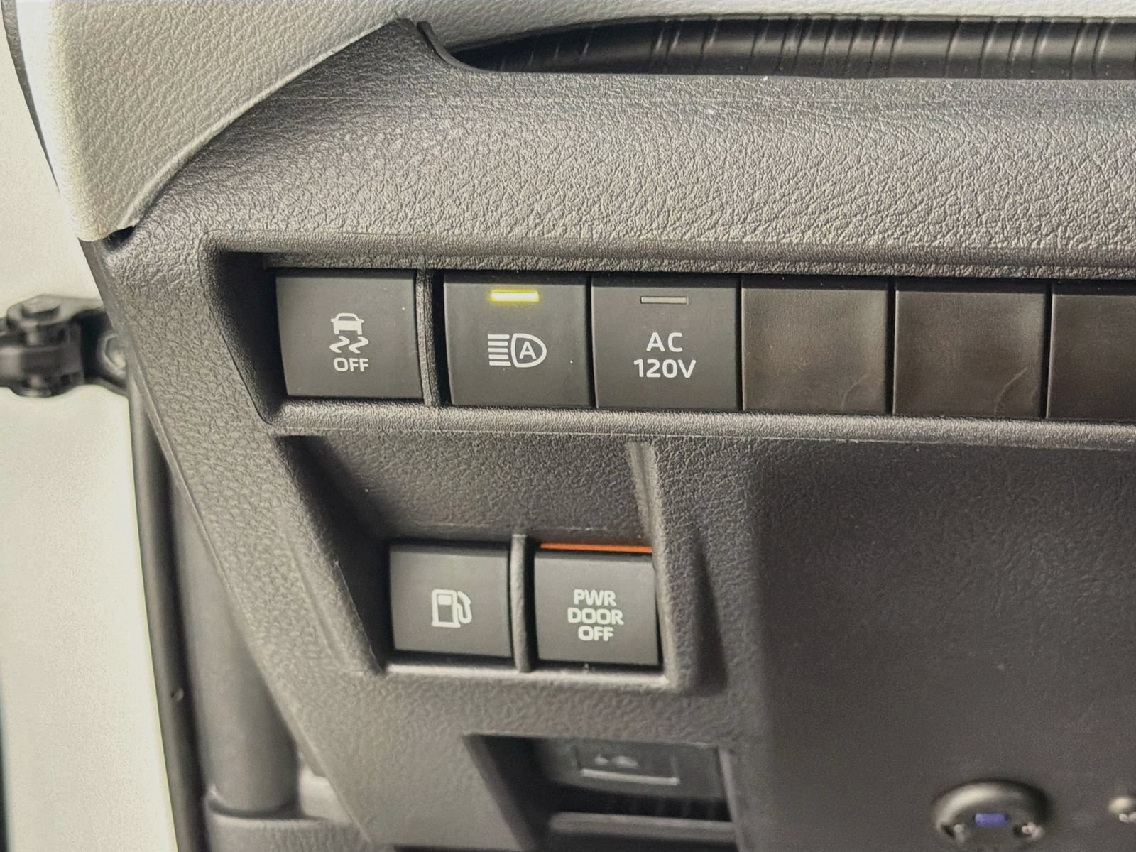 Used 2025 Toyota Sienna XLE w/ XLE Plus Package FWD image 20