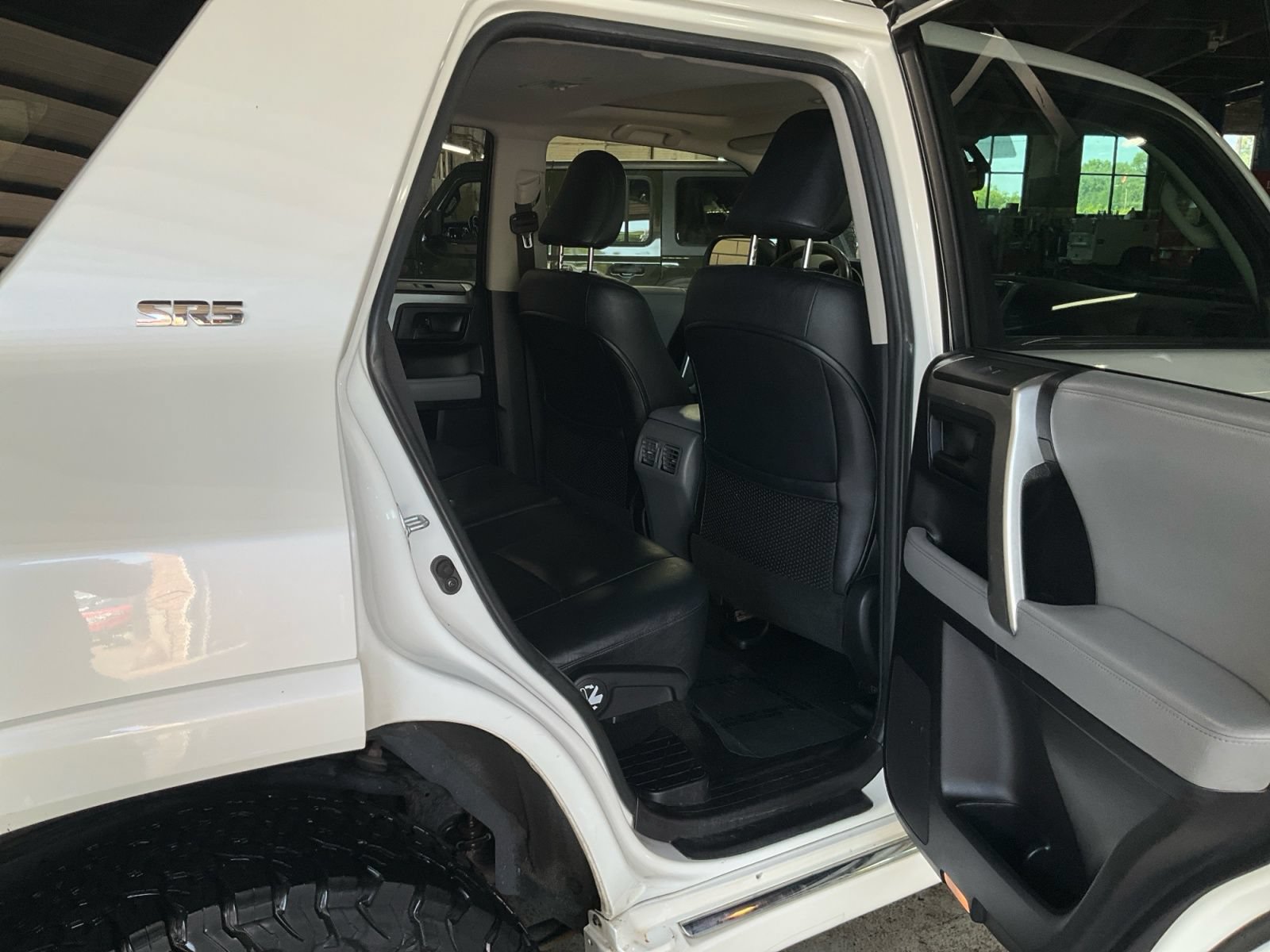 Used 2013 Toyota 4Runner SR5 w/ Premium Pkg w/3rd Row Seat AWD/4WD image 21