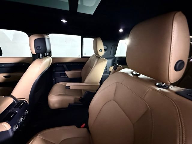 Used 2025 Land Rover Defender 130 X-Dynamic SE AWD/4WD image 26