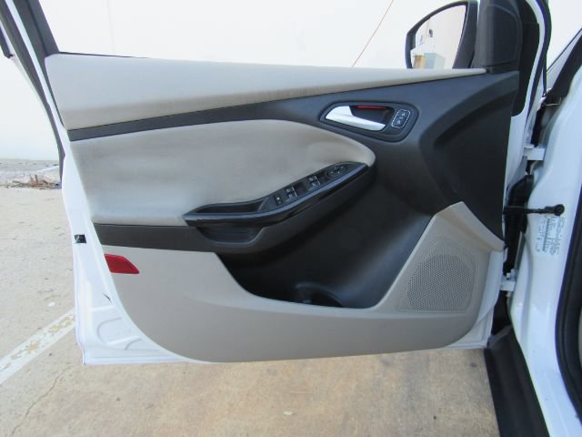 Used 2016 Ford Focus Electric Hatchback FWD image 12