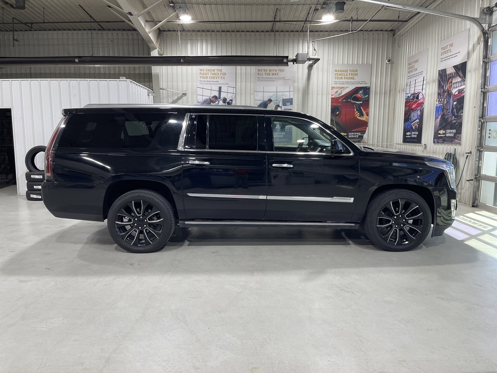 Used 2015 Cadillac Escalade ESV Premium AWD/4WD image 9
