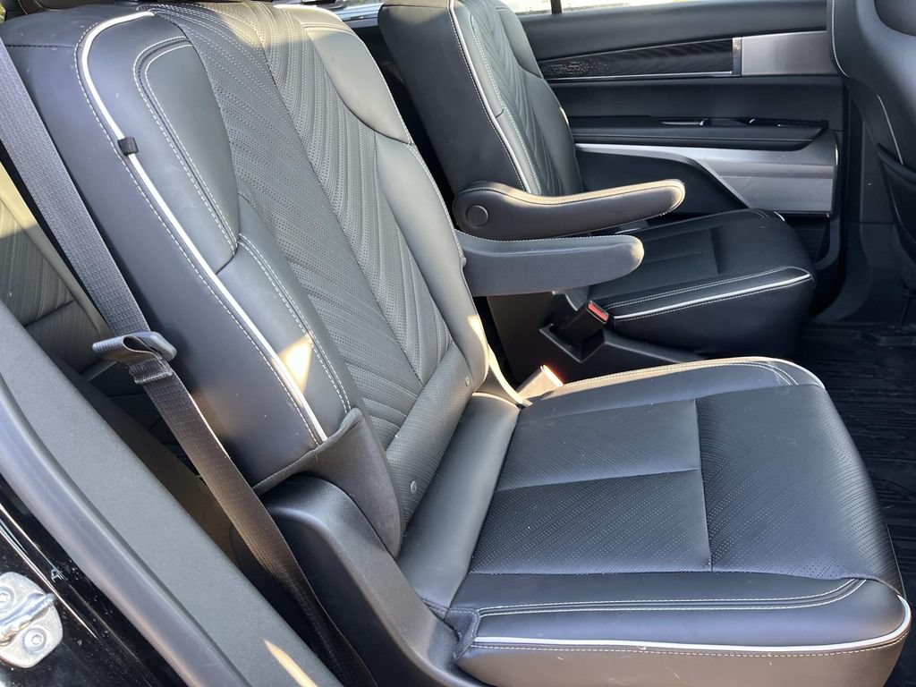 Certified 2026 Cadillac Vistiq Platinum w/ LPO, Floor Liner Package AWD/4WD image 29