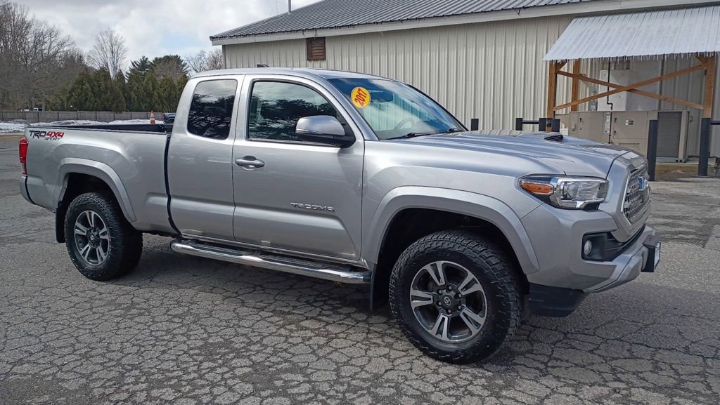 Used 2017 Toyota Tacoma TRD Sport w/ Premium & Technology Package image 6
