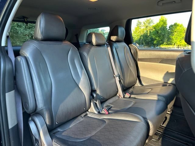 Used 2026 Kia Carnival LXS FWD image 22