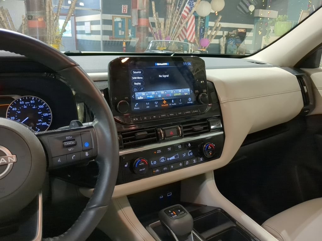 Used 2024 Nissan Pathfinder SL w/ Lighting Package (N92) AWD/4WD image 13