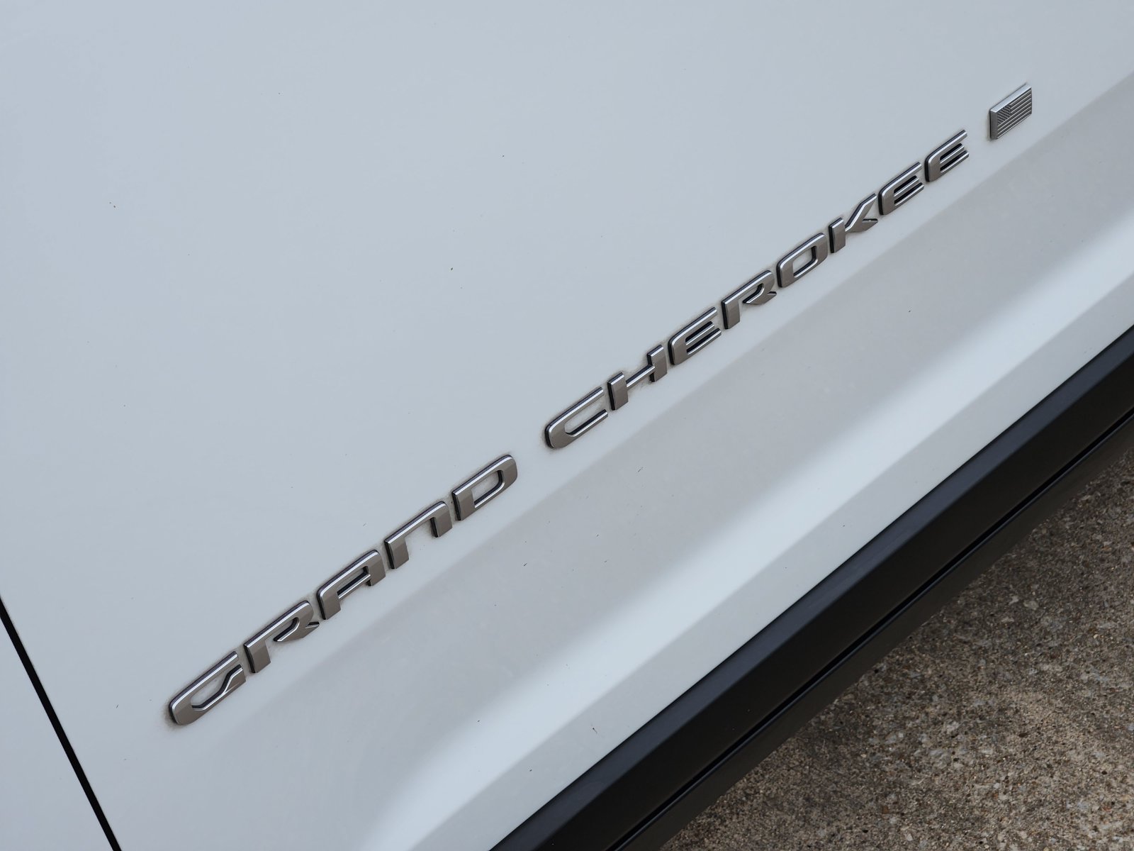 Used 2025 Jeep Grand Cherokee L Laredo w/ Luxury Tech Group I RWD image 18