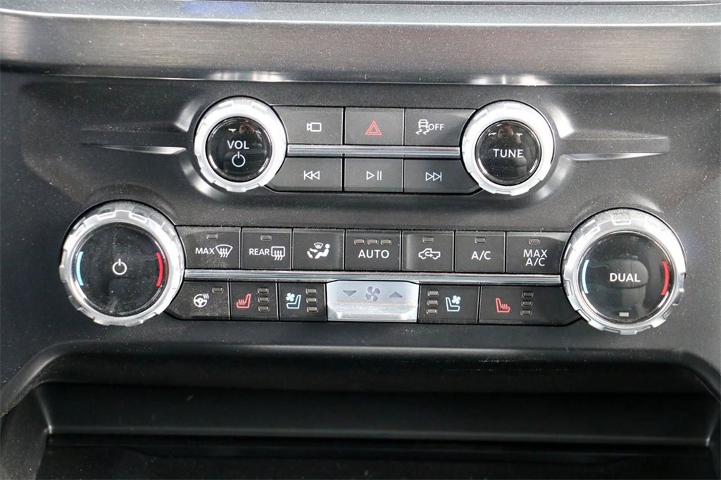 New 2026 Ford F250 Lariat w/ Black Appearance Package image 35