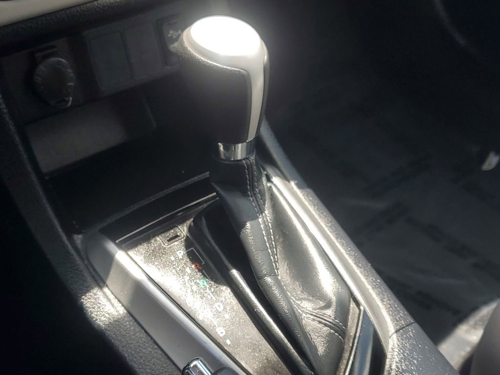 Used 2018 Toyota Corolla LE FWD image 27