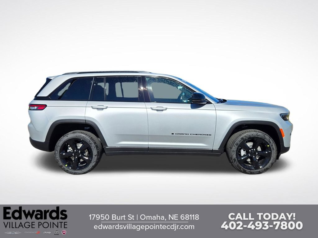 New 2025 Jeep Grand Cherokee Altitude AWD/4WD image 2