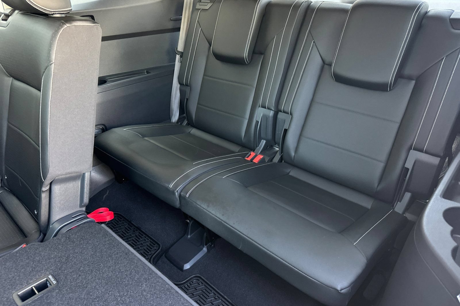 Used 2023 Volkswagen Atlas SE w/ Black Wheel Package FWD image 15