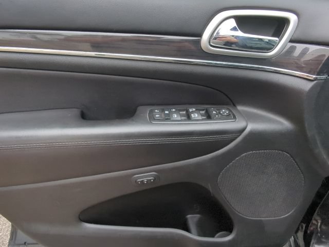 Used 2015 Jeep Grand Cherokee High Altitude AWD/4WD image 12