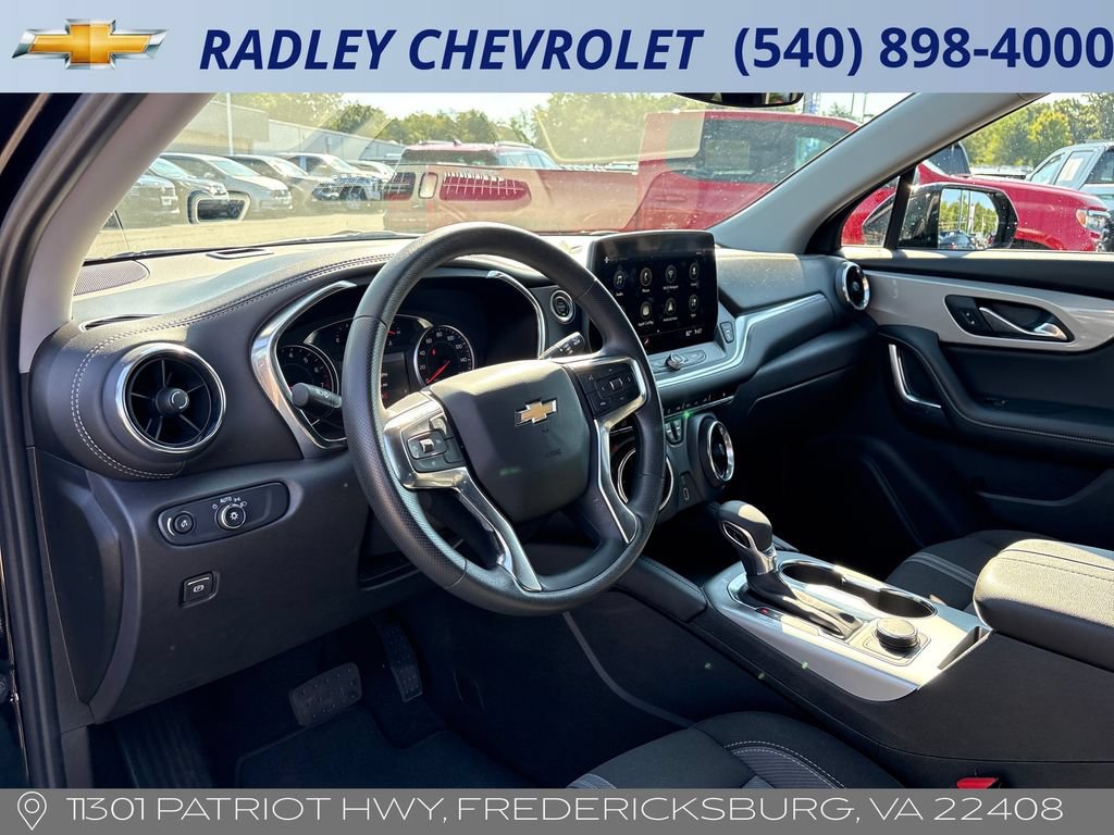 Used 2025 Chevrolet Blazer LT FWD image 4