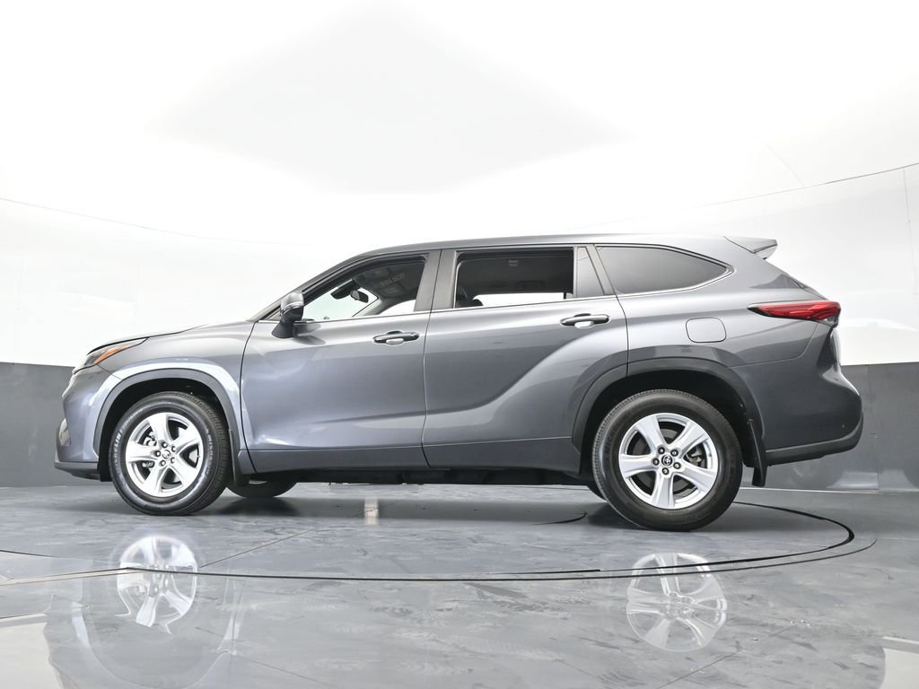 Used 2023 Toyota Highlander LE image 61