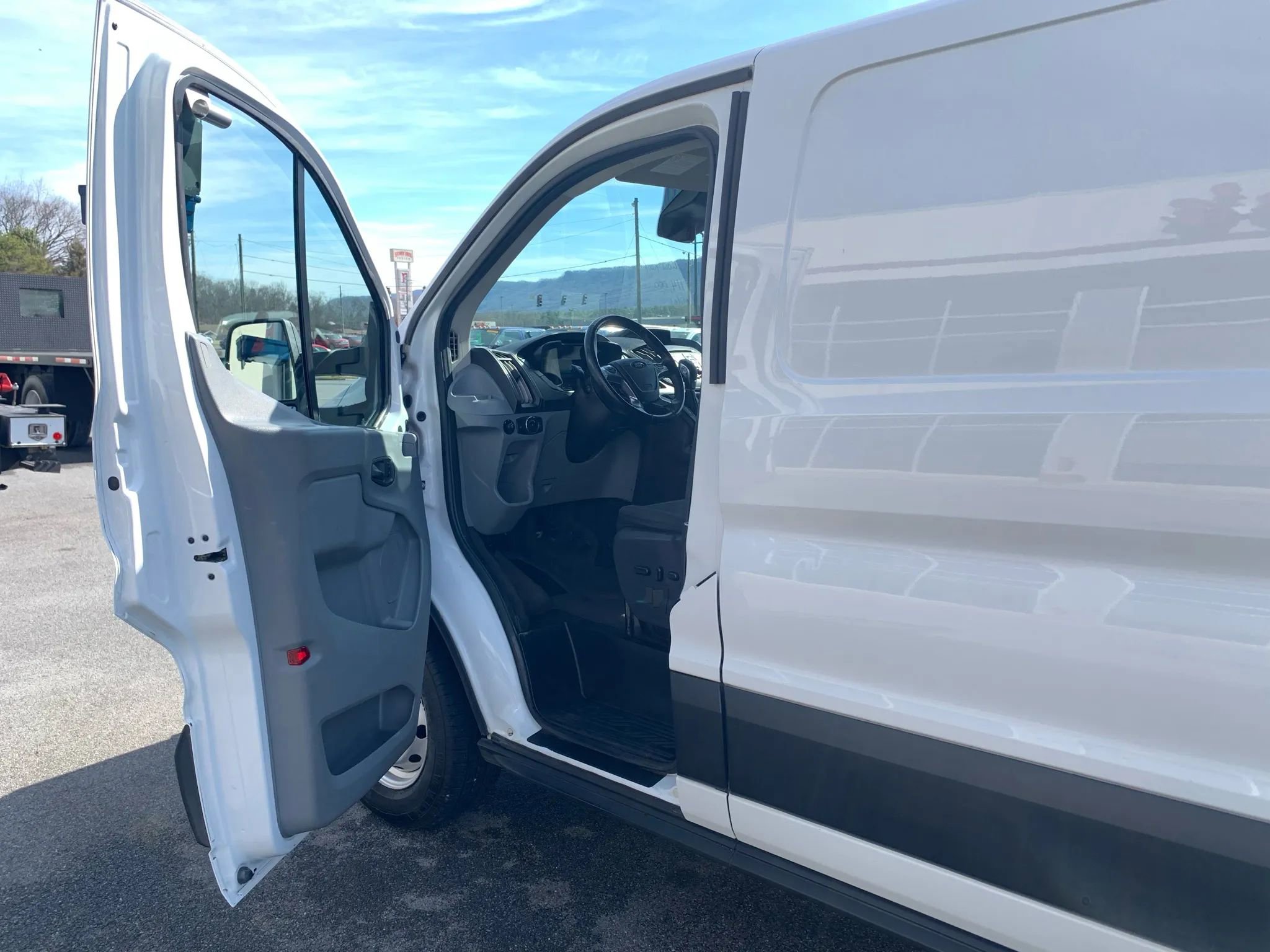 Used 2019 Ford Transit 250 130 Low Roof RWD image 7