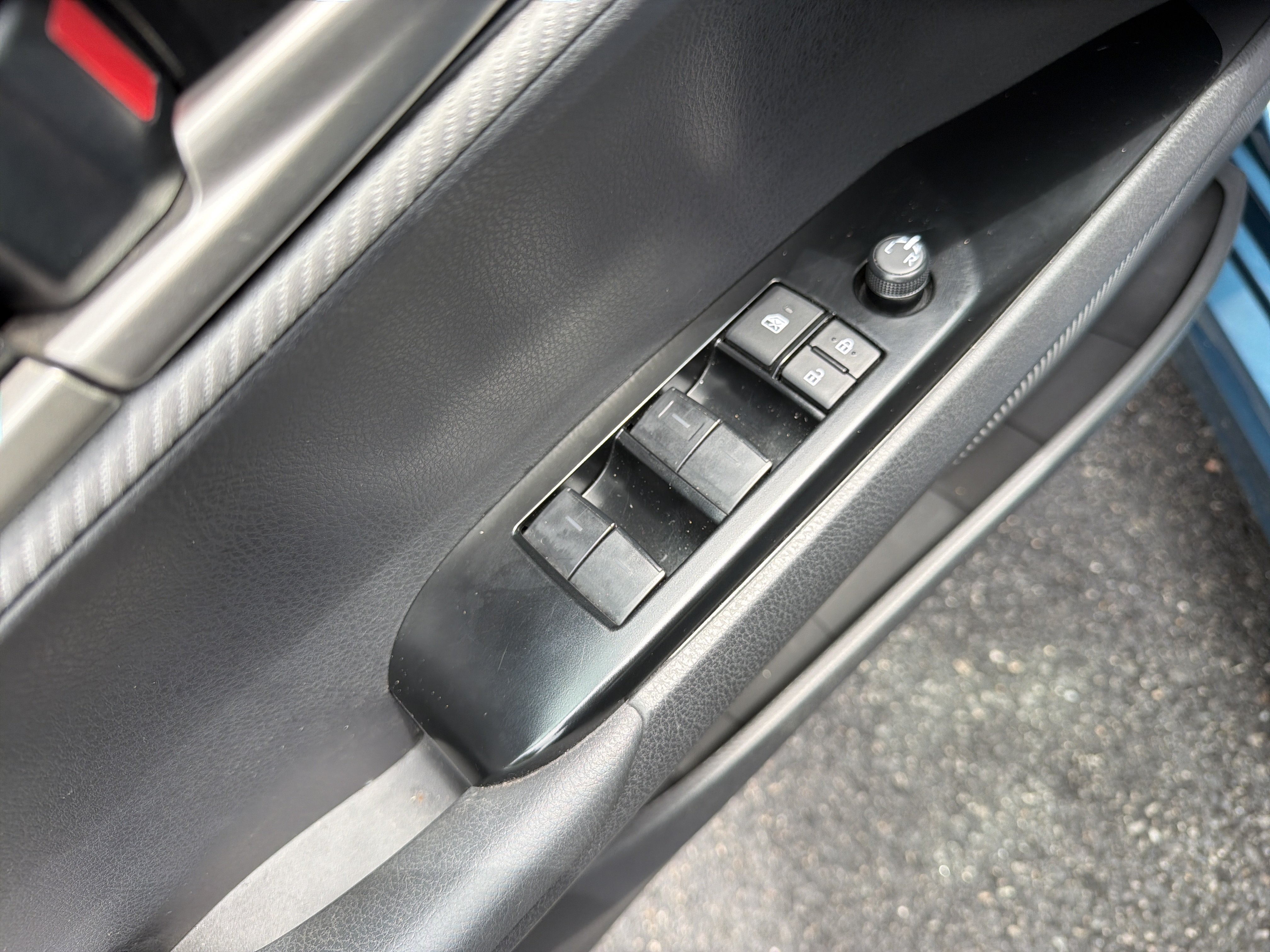 Used 2025 Toyota Camry SE FWD image 15