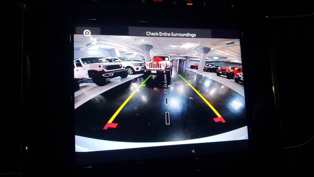 Used 2025 Jeep Grand Cherokee Laredo X image 25