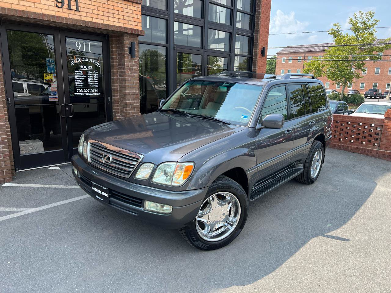 Used 2005 Lexus LX 470 4WD w/ Preferred Accessory Pkg