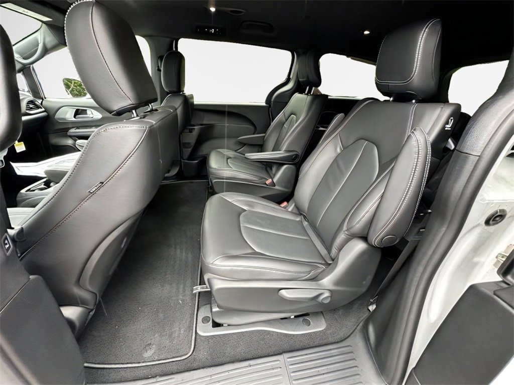 New 2022 Chrysler Pacifica Touring-L w/ S Appearance Package image 22