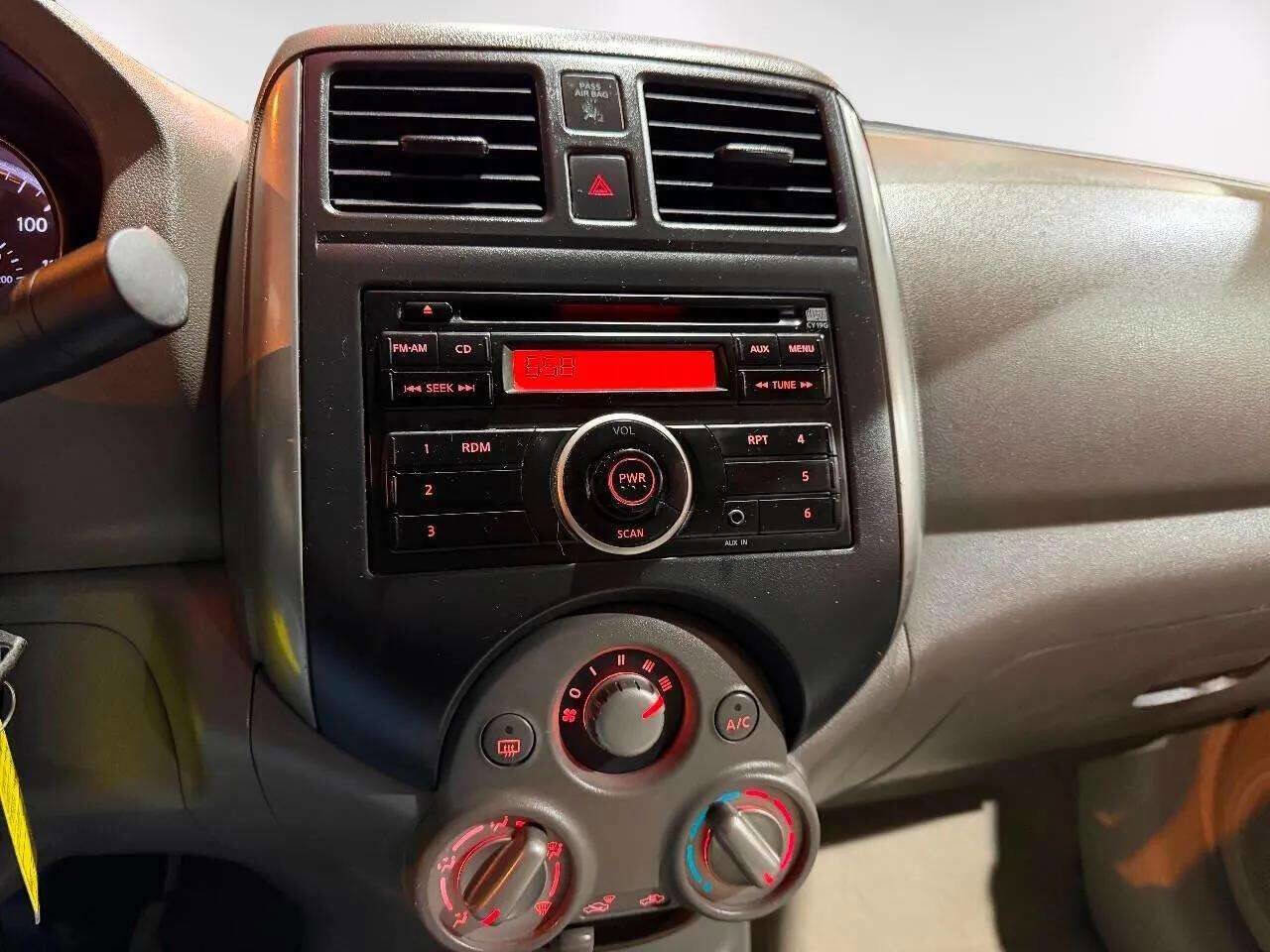 Used 2012 Nissan Versa SV image 20