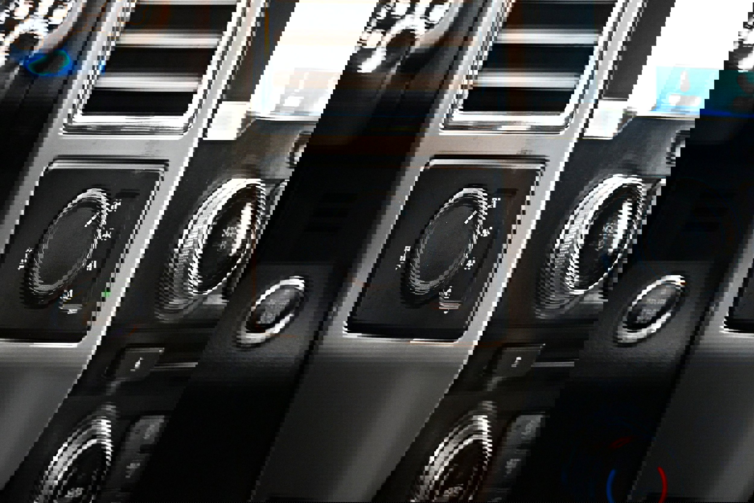 Used 2016 Ford F150 Lariat w/ Equipment Group 502A Luxury image 11