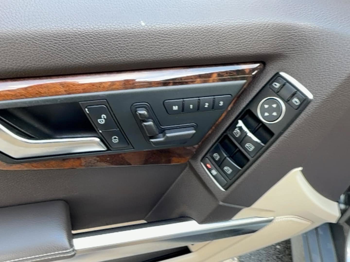 Used 2013 Mercedes-Benz GLK 350 4MATIC image 17