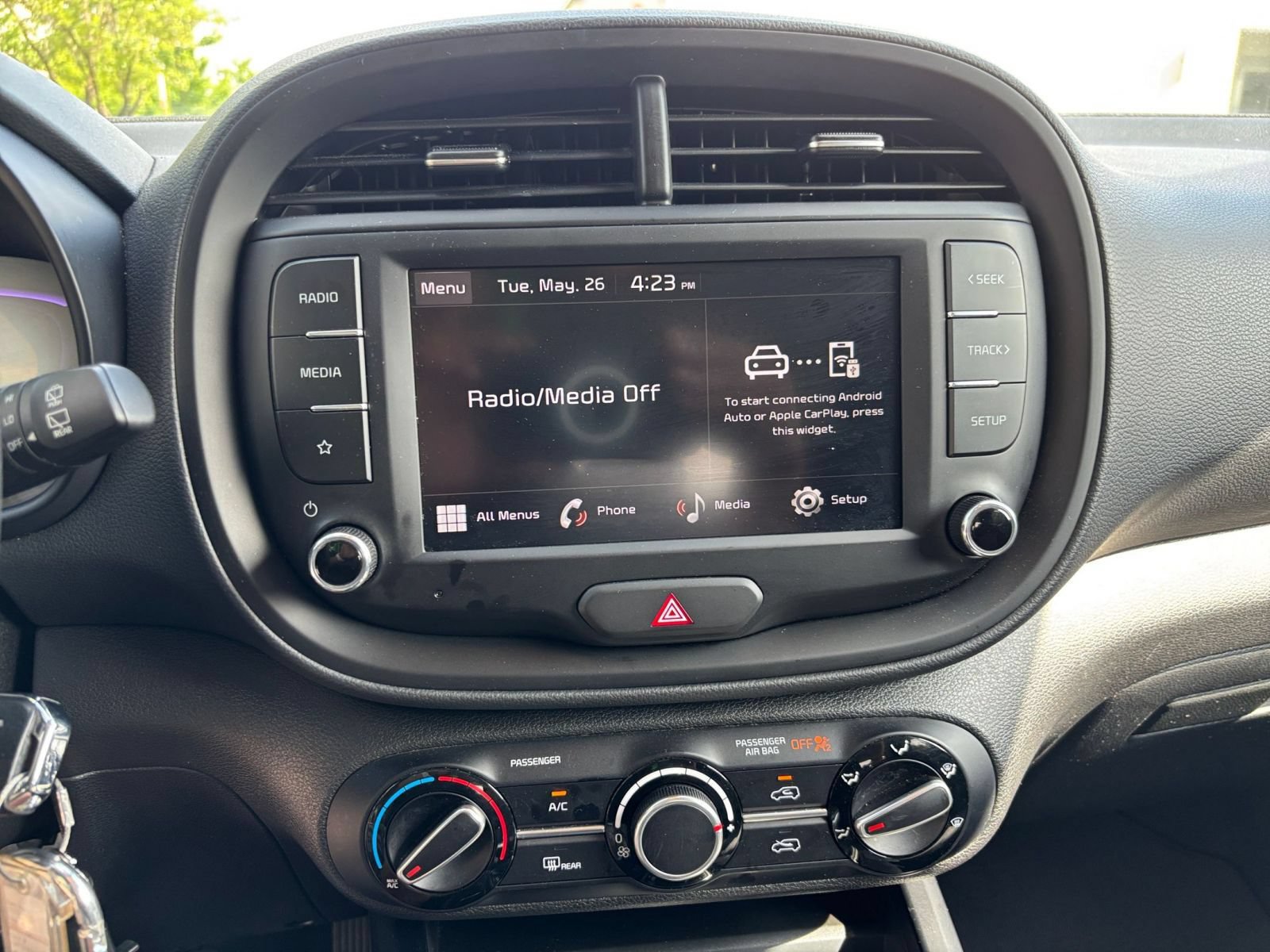 Used 2025 Kia Soul LX w/ LX Technology Package FWD image 17