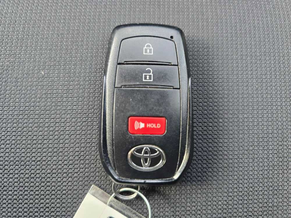 Used 2024 Toyota Corolla Cross LE image 21