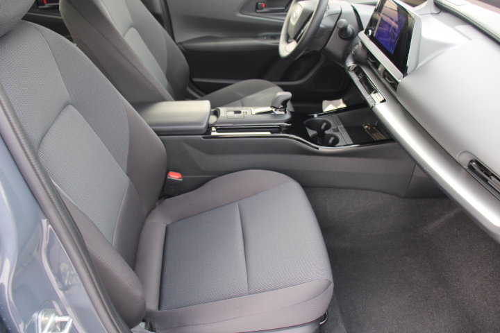 Used 2024 Toyota Prius LE image 18