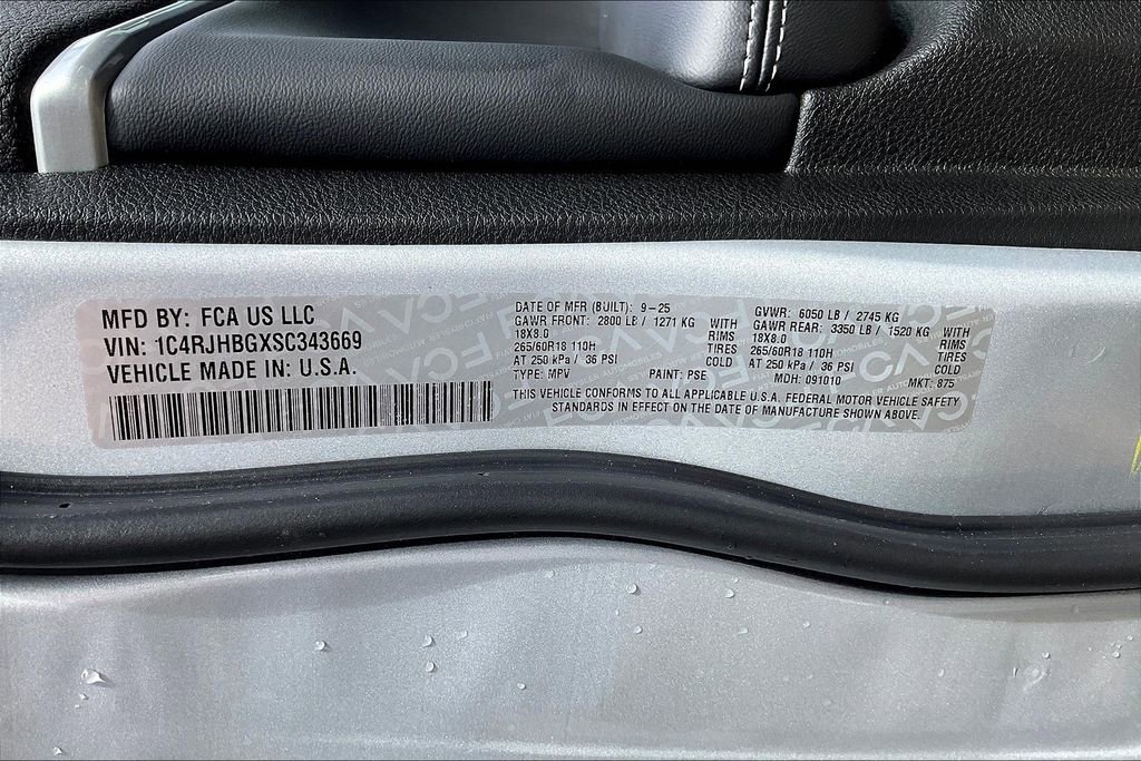 New 2025 Jeep Grand Cherokee Limited w/ Trailer Tow Package image 13