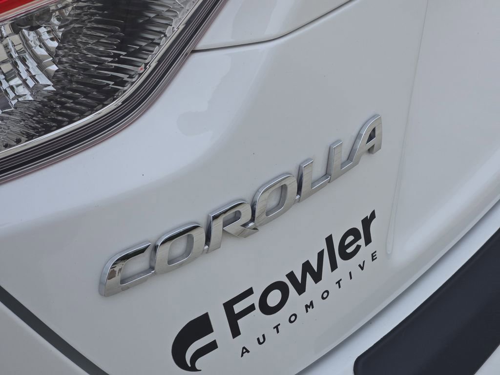 Used 2025 Toyota Corolla SE w/ SE Premium Package image 12