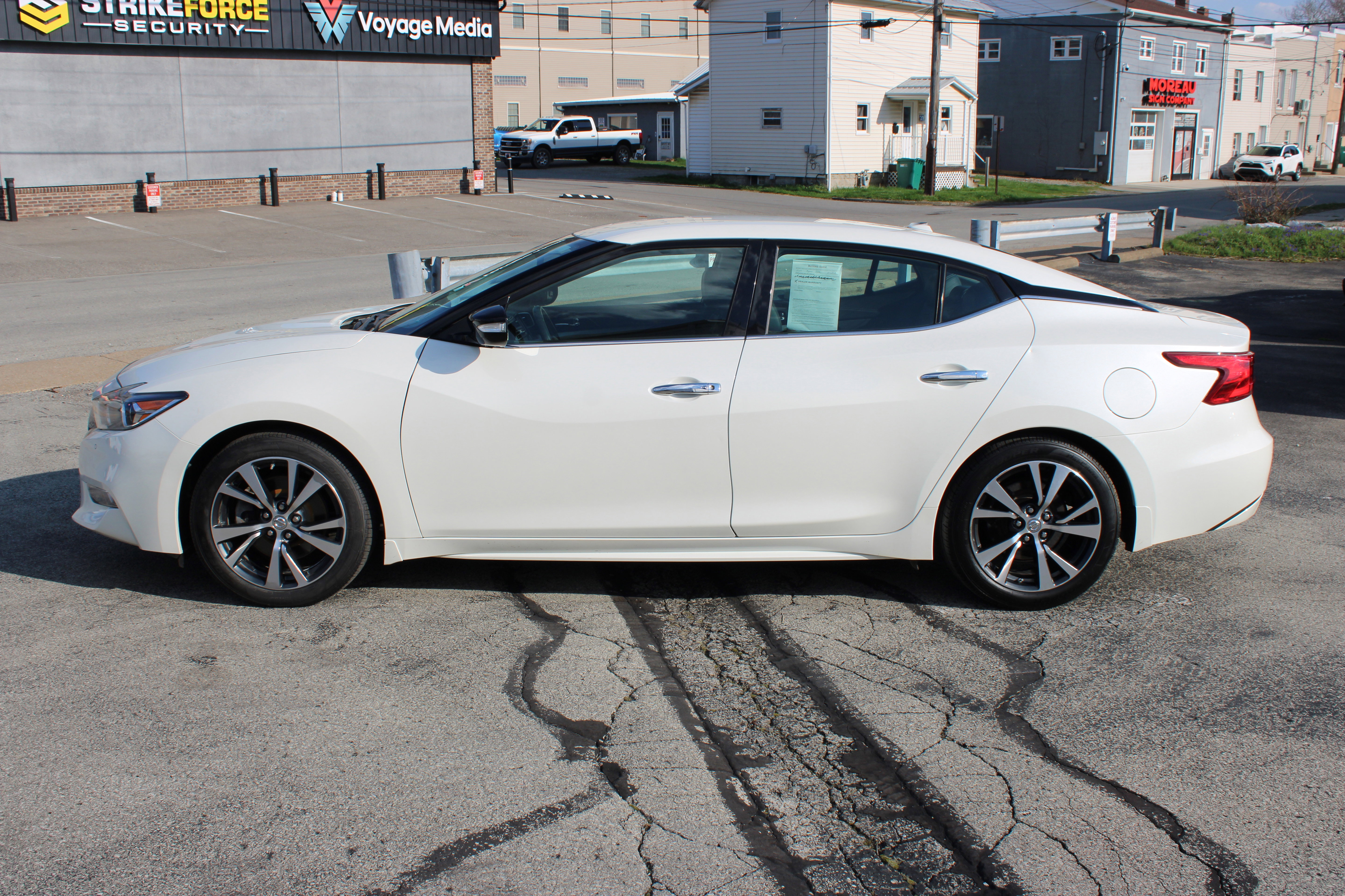 Used 2017 Nissan Maxima 3.5 SV image 2