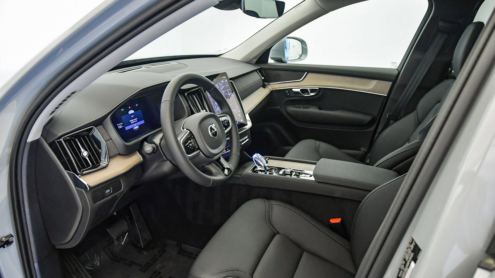 Certified 2025 Volvo XC90 B6 Core w/ Protection Package Premier image 20