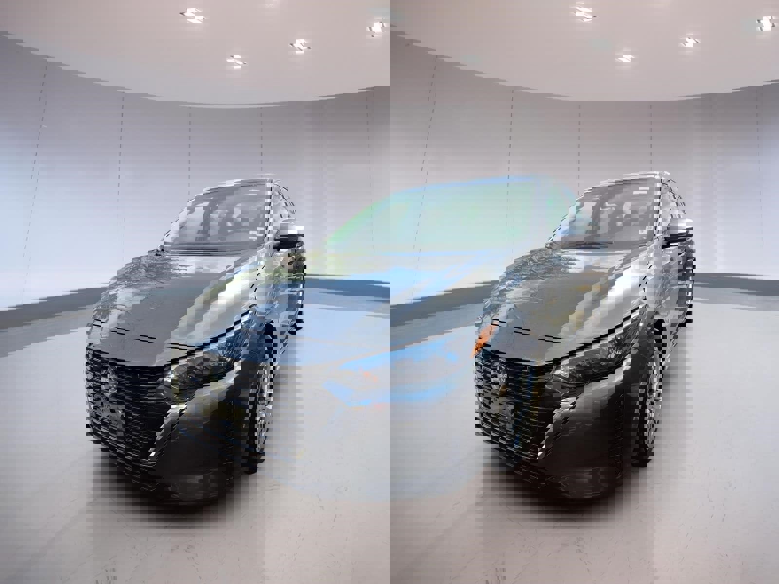 Used 2025 Nissan Sentra S image 2