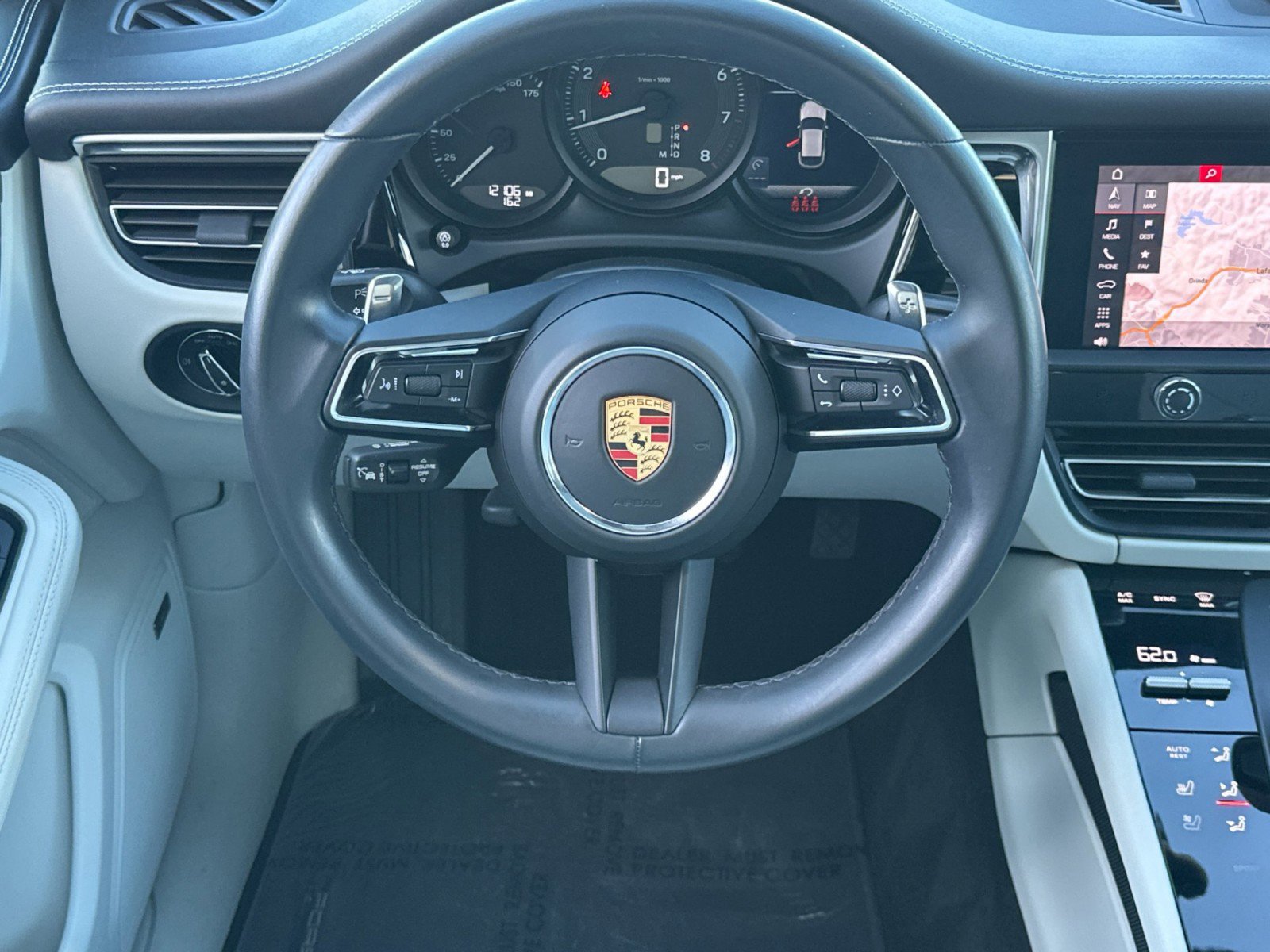 Certified 2023 Porsche Macan image 14