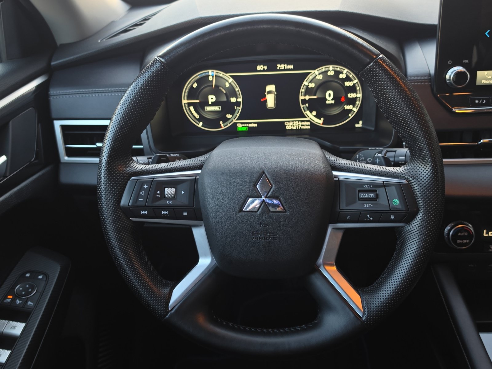 Used 2024 Mitsubishi Outlander 4WD Plug-In Hybrid image 18