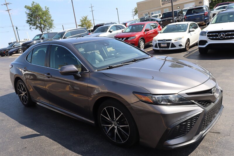 Used 2021 Toyota Camry SE w/ Carpet Mat Package (TMS)