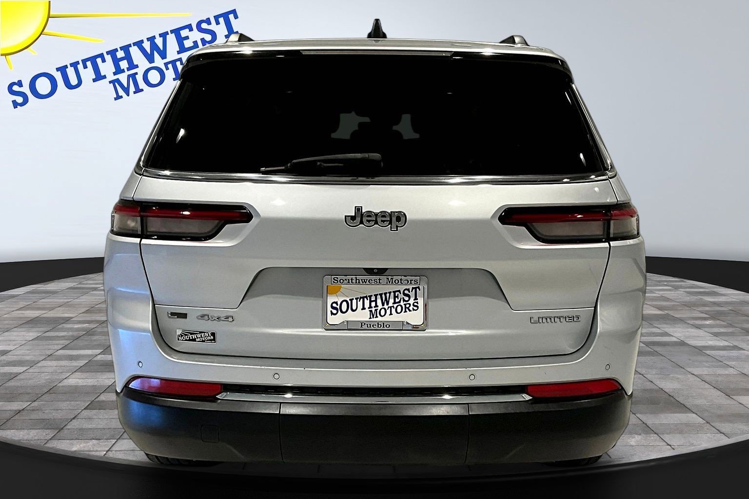 Used 2022 Jeep Grand Cherokee L Limited w/ MOPAR Finishing Package AWD/4WD image 6