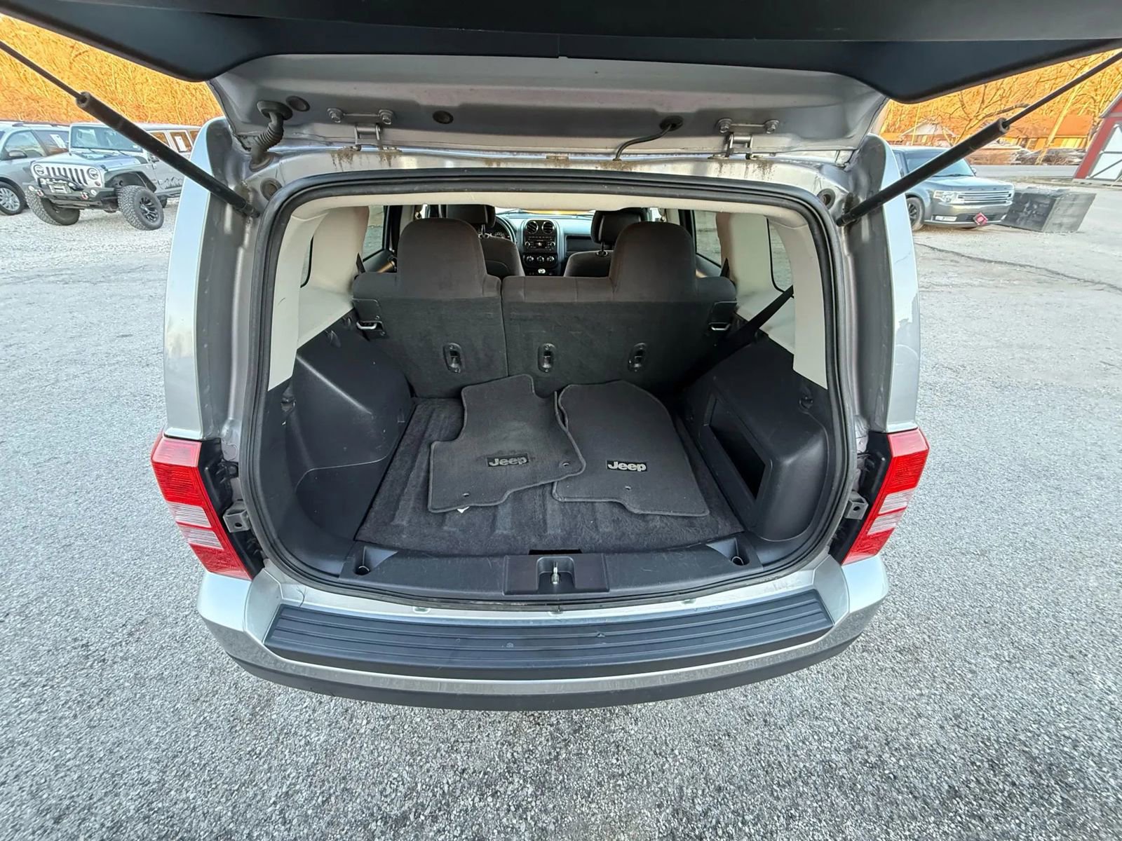 Used 2017 Jeep Patriot Latitude image 13